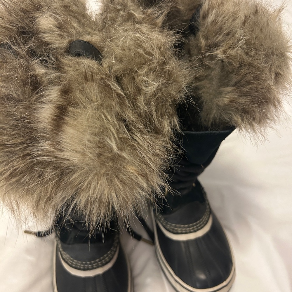 Sorel Women's Black Winter Boots with Fur Trim - Picture 3 of 10